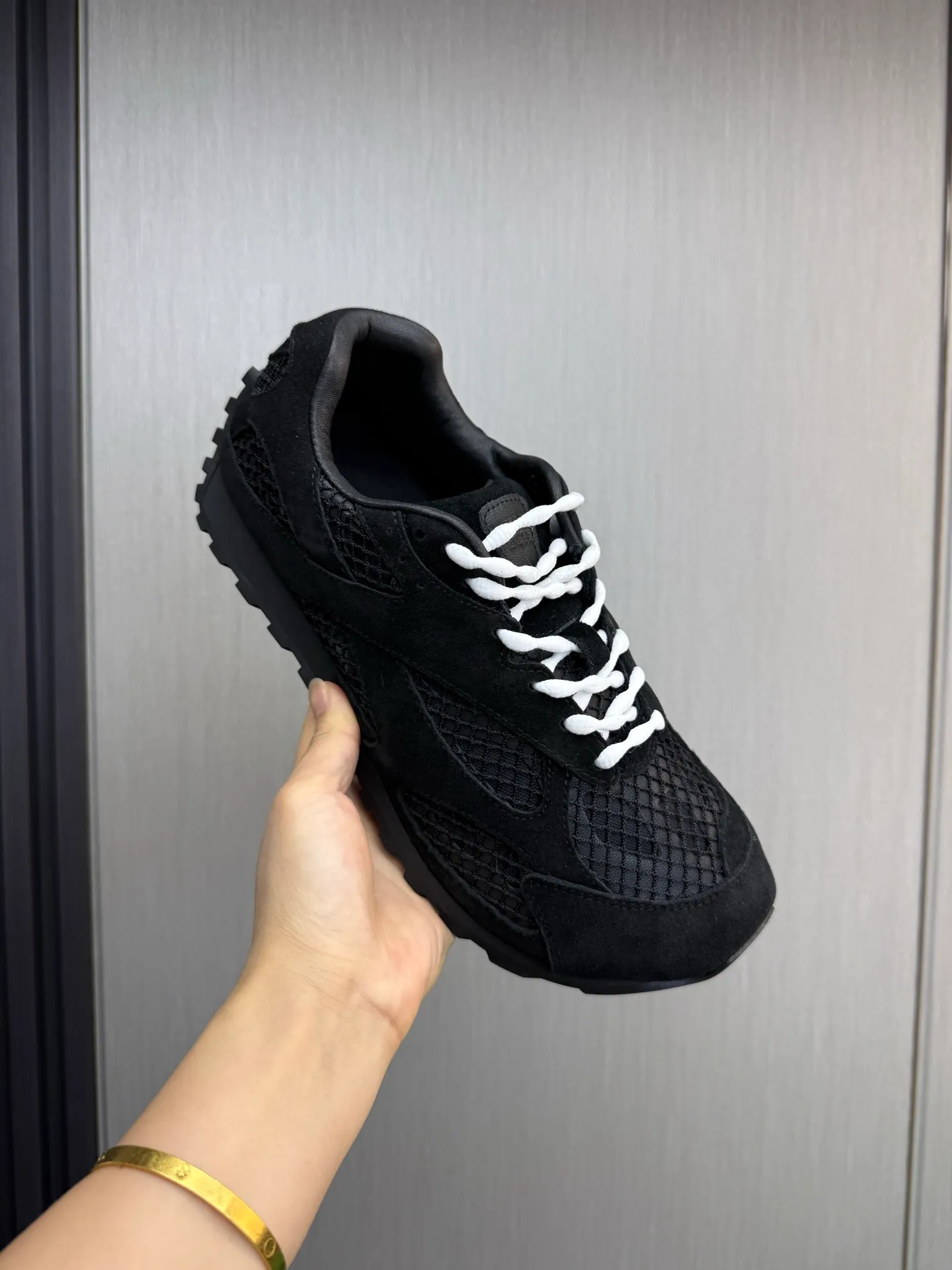 Men's men's shoes 💰660💰Pili BV top version 𝘽𝙊𝙏𝙏𝙀𝙂𝘼 𝙑𝙀𝙉𝙀𝙏𝘼 Orbit sneakers Wang Yibo same style couple style dad shoes 🩷💚 Runner sneakers, made of lightweight technical mesh fabric. Features a geometric patterned rubber outsole. Pay attention to the package craftsmanship ❕ High version shipping ❗️ Very nice, durable to play with and durable to make ✔️ Standard version 💯💯 The outsole is made of color-blocked TPU outsole. Women’s model 35-41 (40 41 customized) Men’s model 39-46 (45.46 customized) Equipped with original packaging